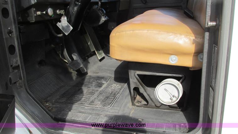 image for item I3142 1995 International 4700LPX box truck