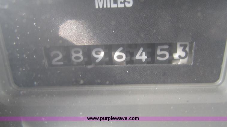 image for item I3142 1995 International 4700LPX box truck