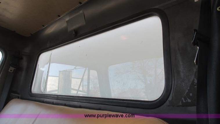 image for item I3142 1995 International 4700LPX box truck