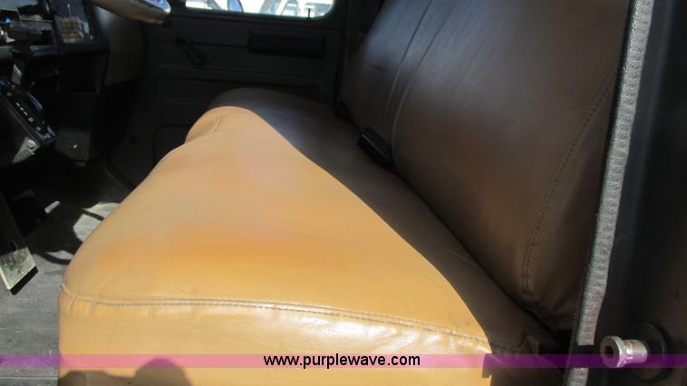 image for item I3142 1995 International 4700LPX box truck