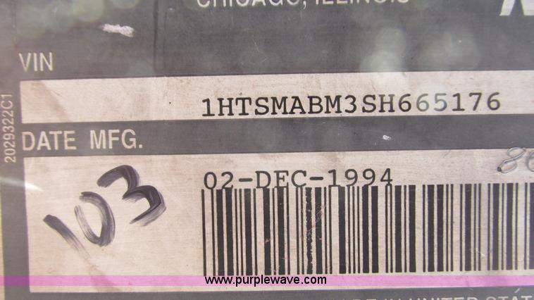 image for item I3142 1995 International 4700LPX box truck