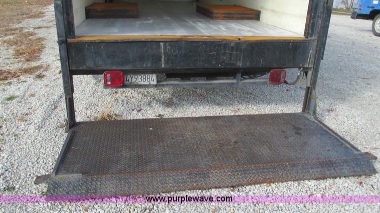 image for item I3142 1995 International 4700LPX box truck