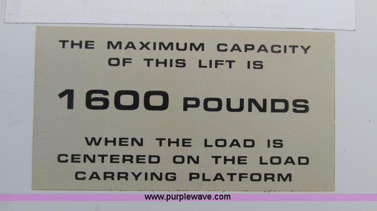 image for item I3142 1995 International 4700LPX box truck