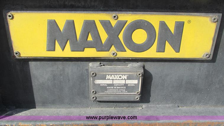 image for item I3142 1995 International 4700LPX box truck