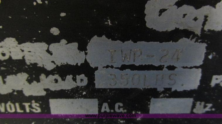 image for item I3143 Genie IWP-24 vertical lift