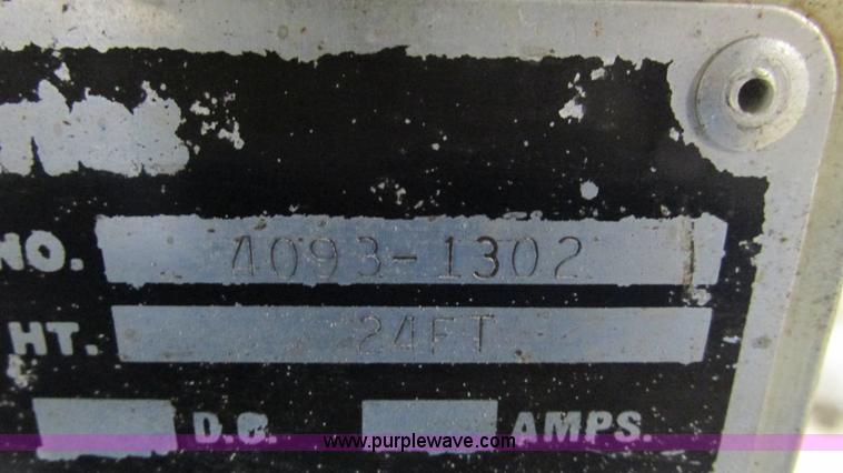 image for item I3143 Genie IWP-24 vertical lift