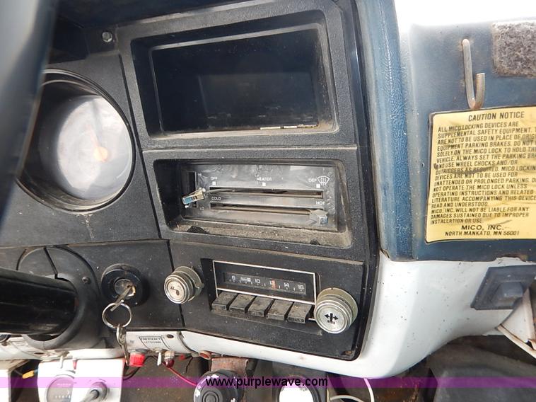 image for item I5182 1985 Chevrolet Custom Deluxe 60 bucket truck