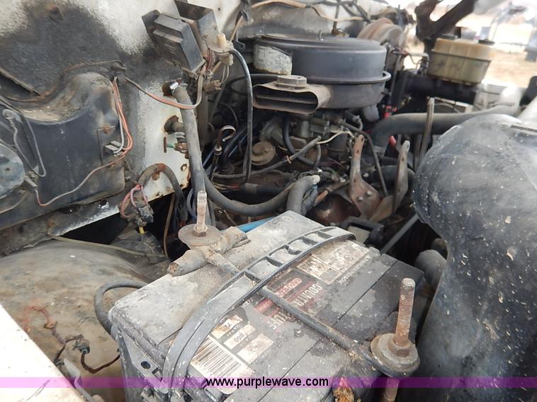 image for item I5182 1985 Chevrolet Custom Deluxe 60 bucket truck