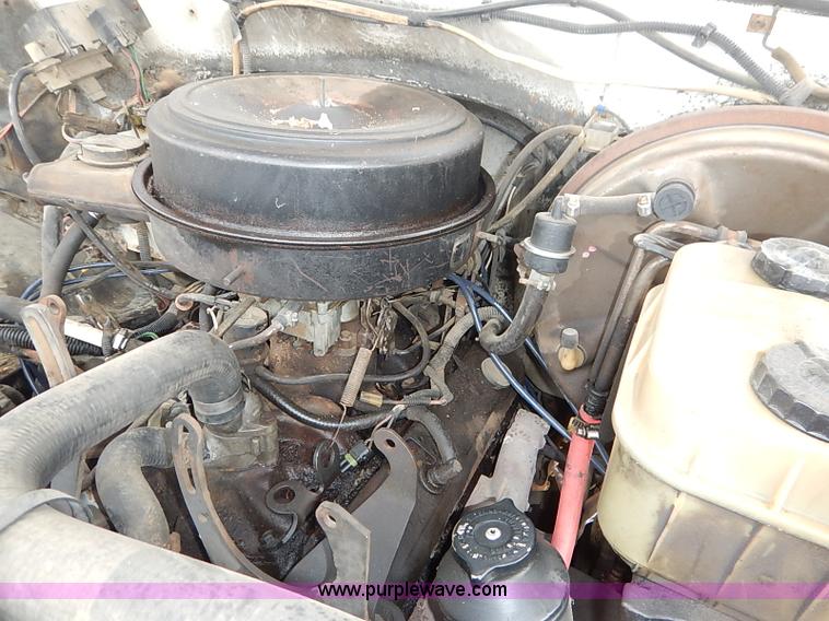 image for item I5182 1985 Chevrolet Custom Deluxe 60 bucket truck