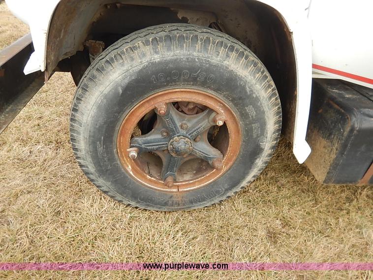 image for item I5182 1985 Chevrolet Custom Deluxe 60 bucket truck