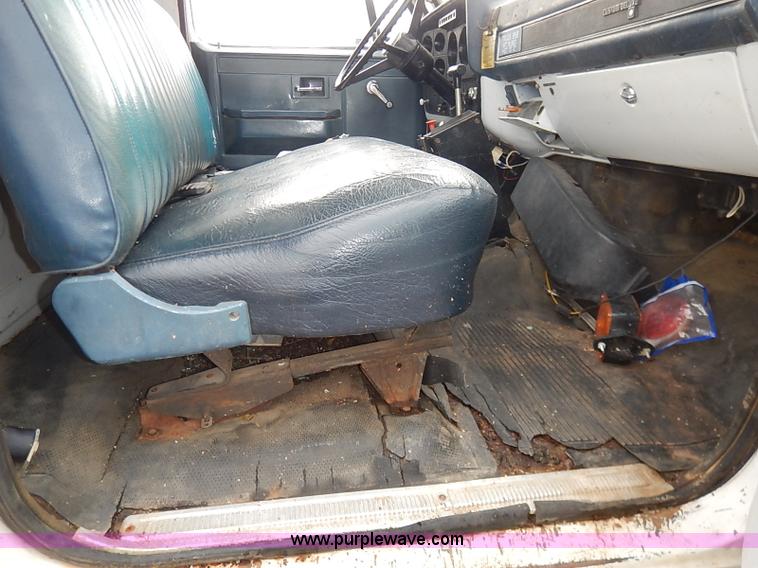 image for item I5182 1985 Chevrolet Custom Deluxe 60 bucket truck