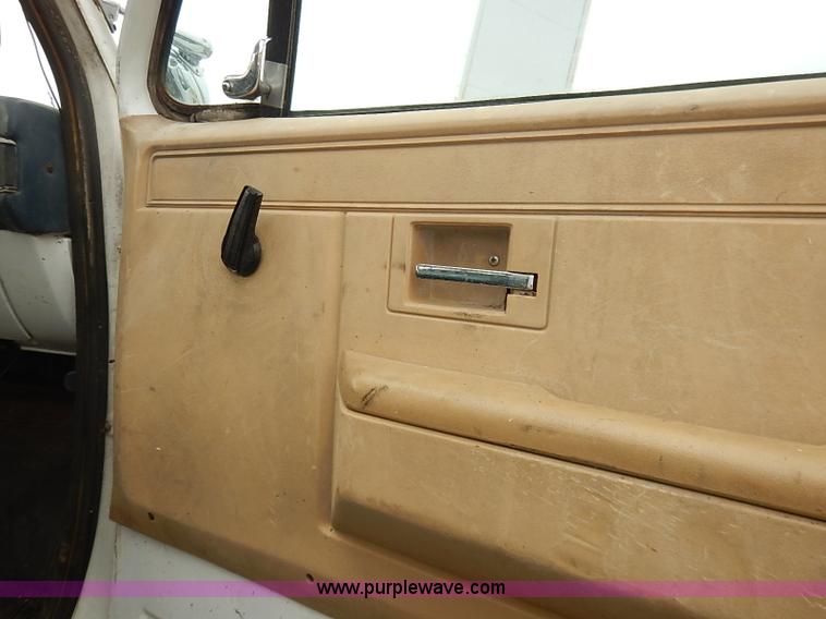 image for item I5182 1985 Chevrolet Custom Deluxe 60 bucket truck