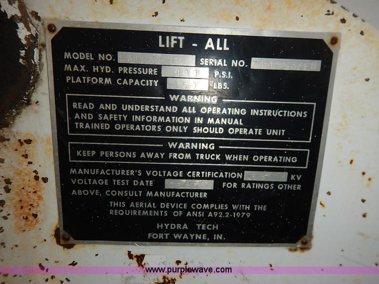 image for item I5182 1985 Chevrolet Custom Deluxe 60 bucket truck