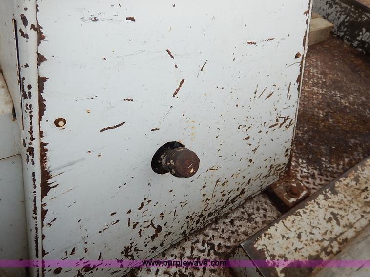 image for item I5182 1985 Chevrolet Custom Deluxe 60 bucket truck