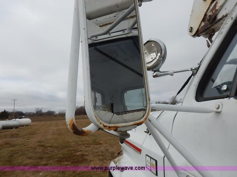 image for item I5182 1985 Chevrolet Custom Deluxe 60 bucket truck