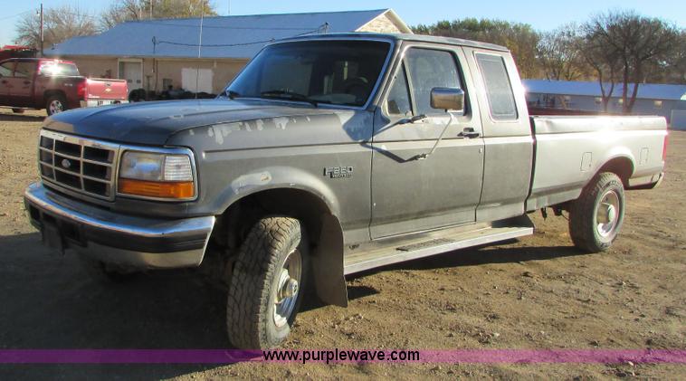image for item I6728 1997 Ford F250 Super Duty XL pickup truck