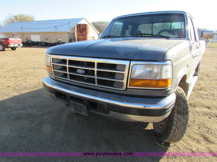 image for item I6728 1997 Ford F250 Super Duty XL pickup truck