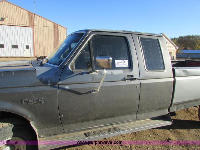 image for item I6728 1997 Ford F250 Super Duty XL pickup truck