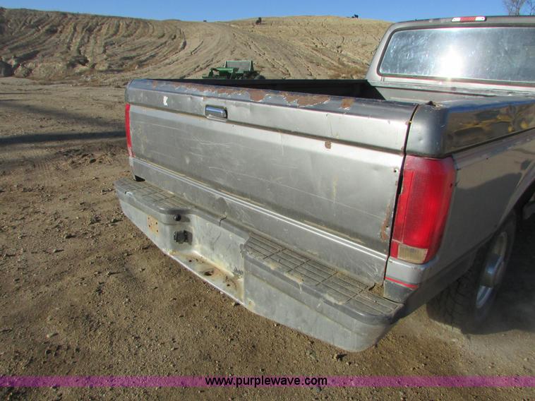 image for item I6728 1997 Ford F250 Super Duty XL pickup truck