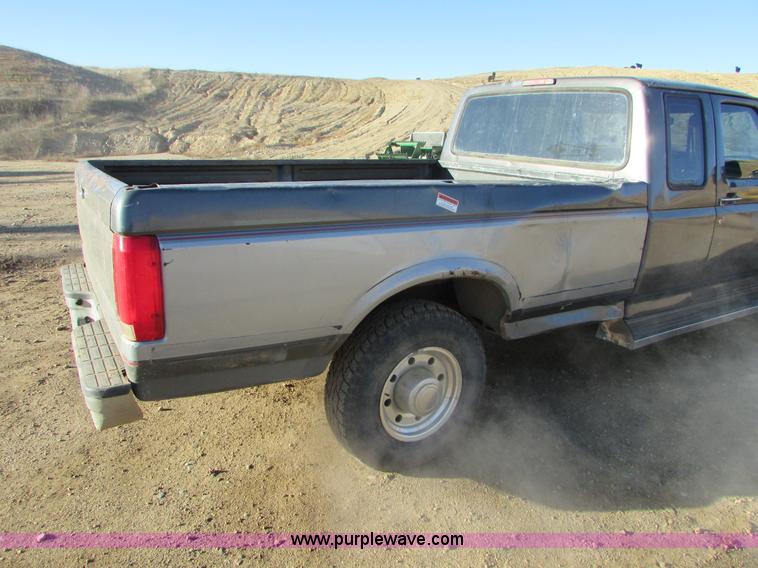 image for item I6728 1997 Ford F250 Super Duty XL pickup truck