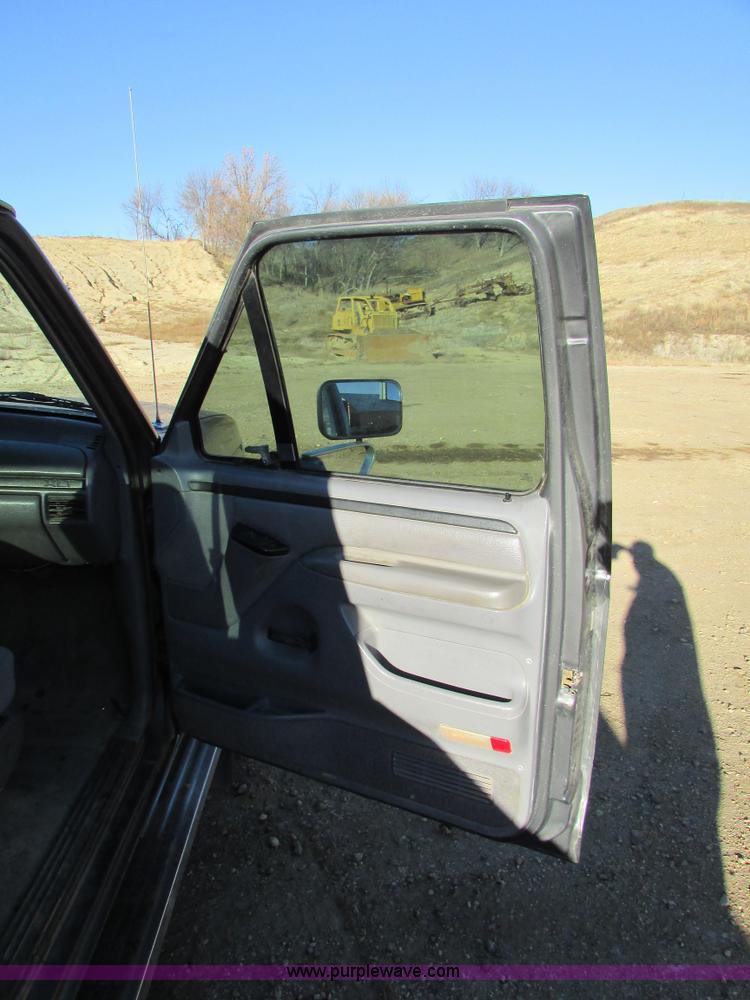 image for item I6728 1997 Ford F250 Super Duty XL pickup truck