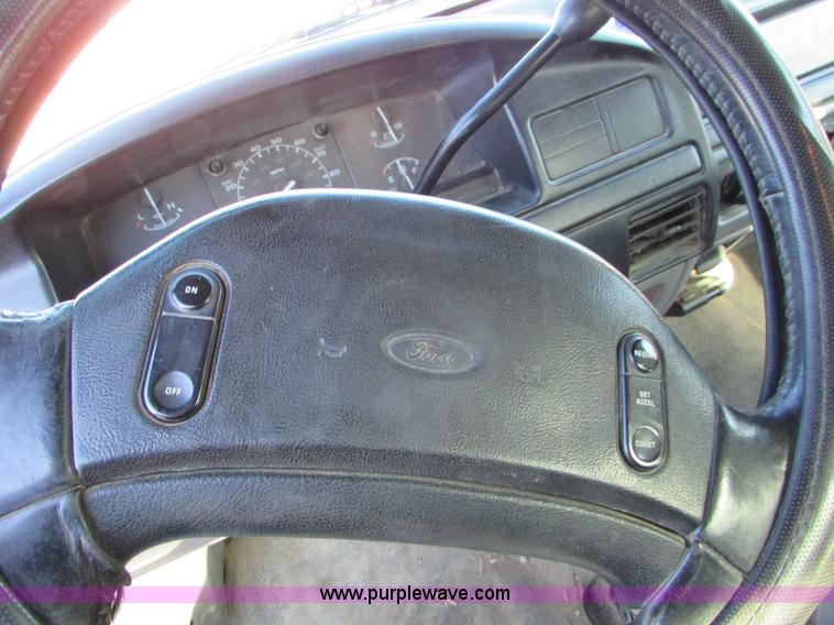 image for item I6728 1997 Ford F250 Super Duty XL pickup truck