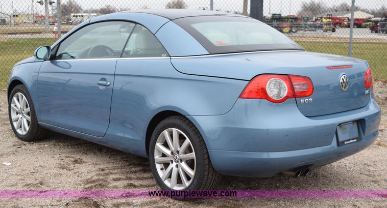 image for item I8579 2007 Volkswagen Eos 2.0T Luxury convertible