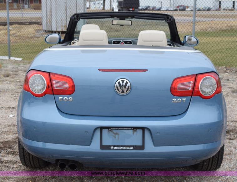image for item I8579 2007 Volkswagen Eos 2.0T Luxury convertible