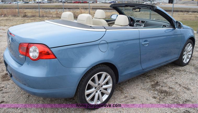 image for item I8579 2007 Volkswagen Eos 2.0T Luxury convertible