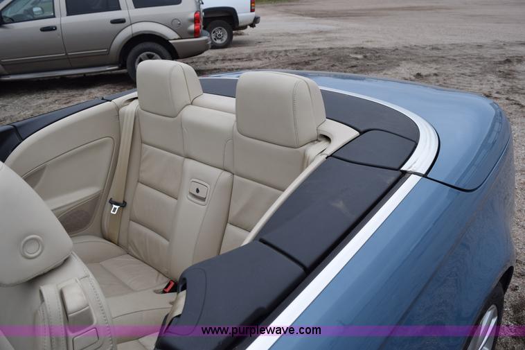 image for item I8579 2007 Volkswagen Eos 2.0T Luxury convertible