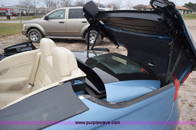 image for item I8579 2007 Volkswagen Eos 2.0T Luxury convertible
