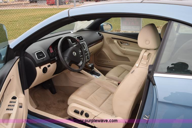 image for item I8579 2007 Volkswagen Eos 2.0T Luxury convertible