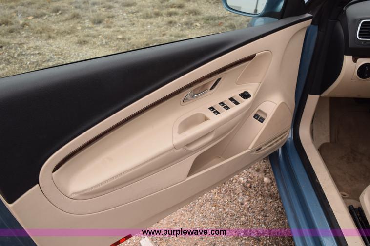 image for item I8579 2007 Volkswagen Eos 2.0T Luxury convertible