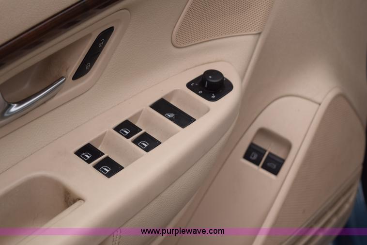 image for item I8579 2007 Volkswagen Eos 2.0T Luxury convertible