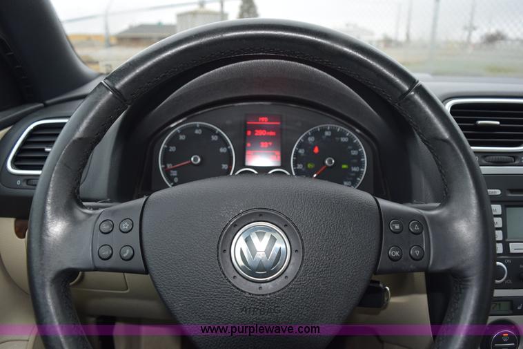 image for item I8579 2007 Volkswagen Eos 2.0T Luxury convertible