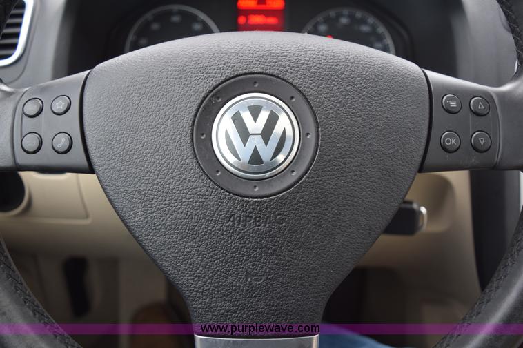 image for item I8579 2007 Volkswagen Eos 2.0T Luxury convertible