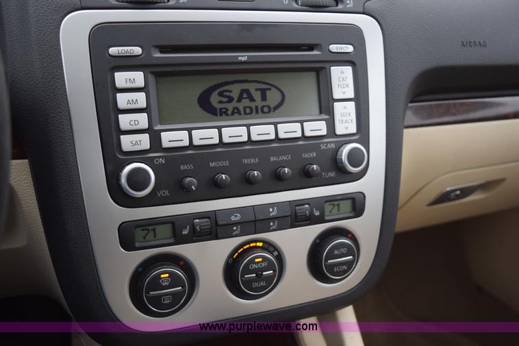 image for item I8579 2007 Volkswagen Eos 2.0T Luxury convertible