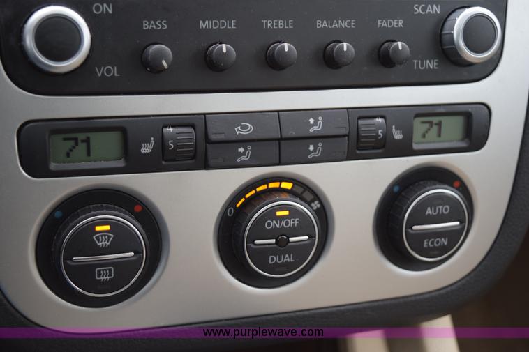 image for item I8579 2007 Volkswagen Eos 2.0T Luxury convertible