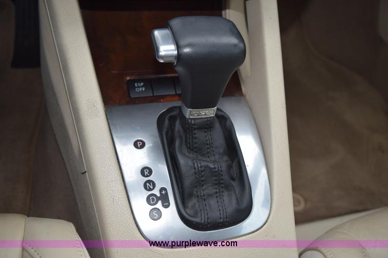 image for item I8579 2007 Volkswagen Eos 2.0T Luxury convertible