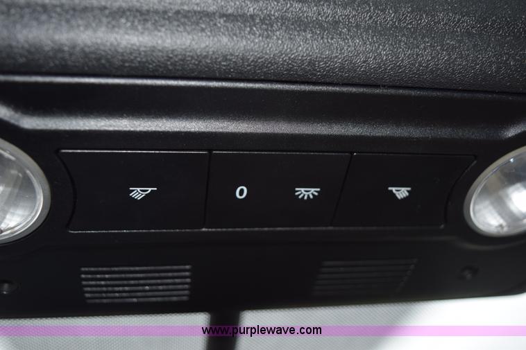 image for item I8579 2007 Volkswagen Eos 2.0T Luxury convertible
