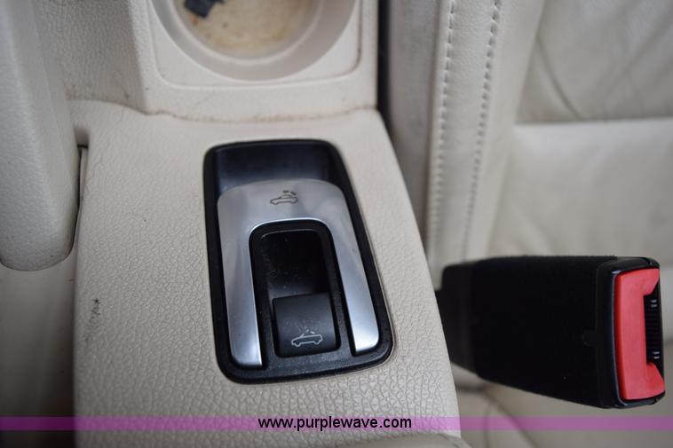 image for item I8579 2007 Volkswagen Eos 2.0T Luxury convertible