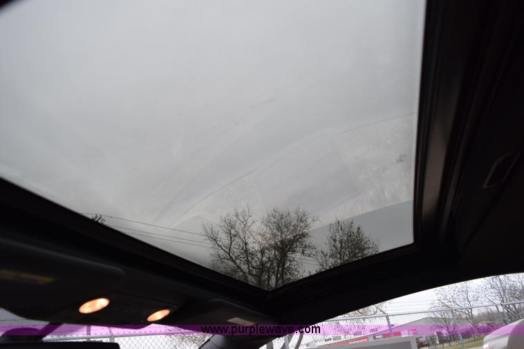 image for item I8579 2007 Volkswagen Eos 2.0T Luxury convertible