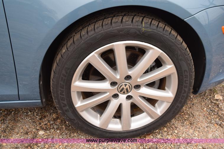 image for item I8579 2007 Volkswagen Eos 2.0T Luxury convertible