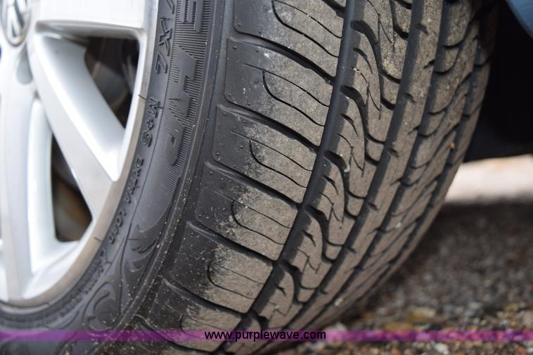 image for item I8579 2007 Volkswagen Eos 2.0T Luxury convertible