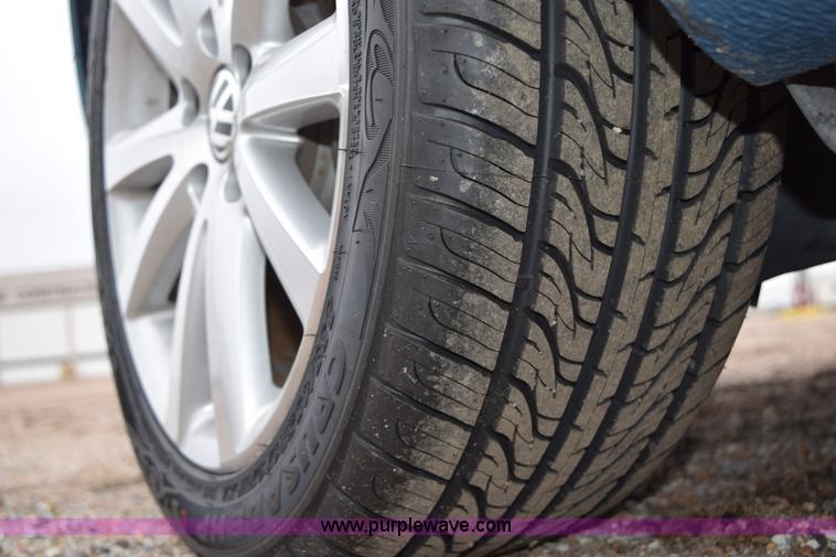 image for item I8579 2007 Volkswagen Eos 2.0T Luxury convertible