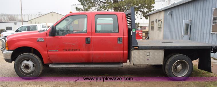 image for item I8591 1999 Ford F550 Super Duty XLT Crew Cab flatbed truck