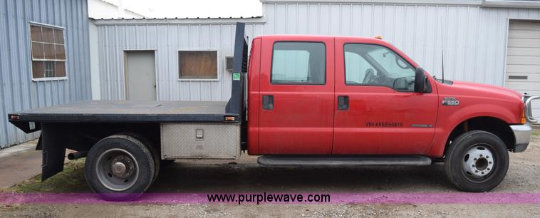image for item I8591 1999 Ford F550 Super Duty XLT Crew Cab flatbed truck