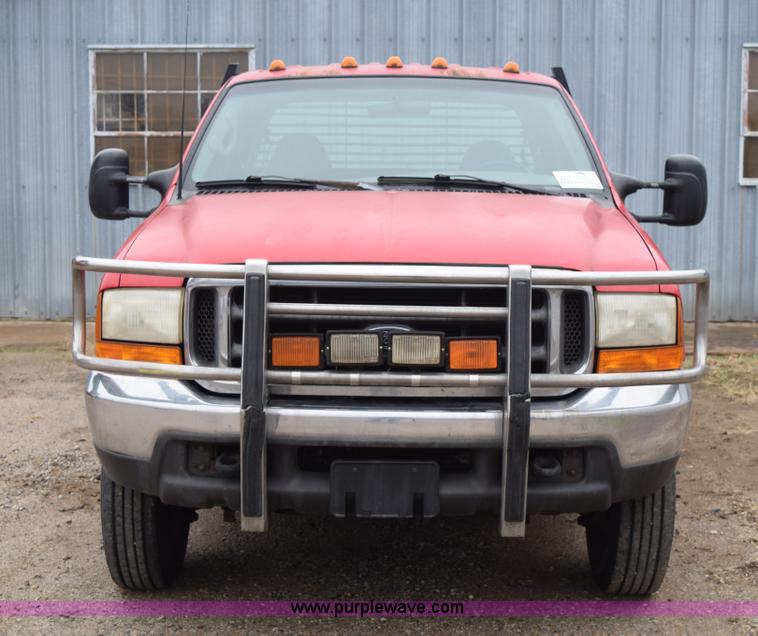 image for item I8591 1999 Ford F550 Super Duty XLT Crew Cab flatbed truck