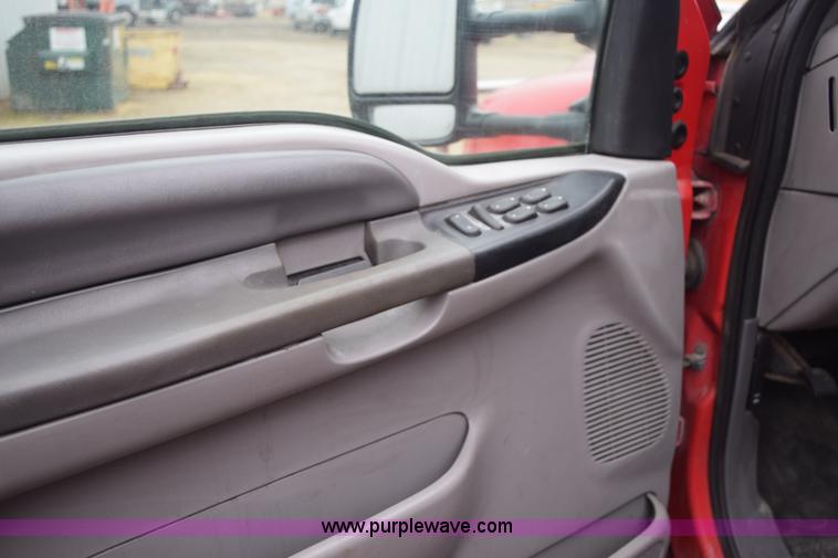 image for item I8591 1999 Ford F550 Super Duty XLT Crew Cab flatbed truck