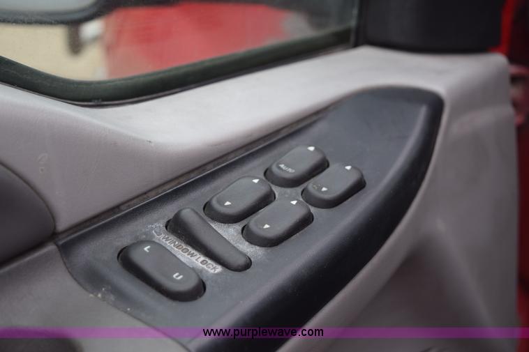 image for item I8591 1999 Ford F550 Super Duty XLT Crew Cab flatbed truck